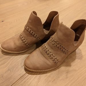 Universal Thread Cut-Put Ankle Booties
